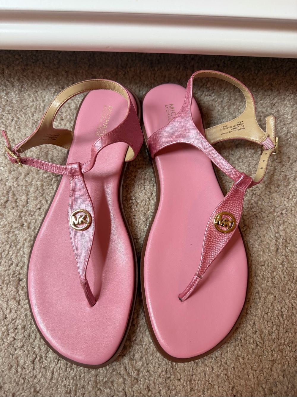 Michael Kohrs pink plate flat thong sandals 8.5